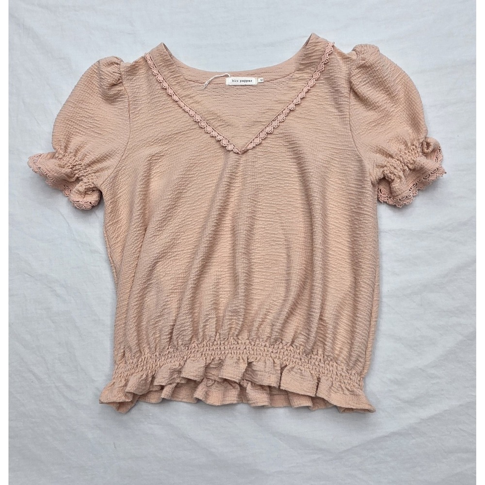 Blu Pepper Peach Colored Short Sleeve V-neck Textured Shirt Women's Size Medium